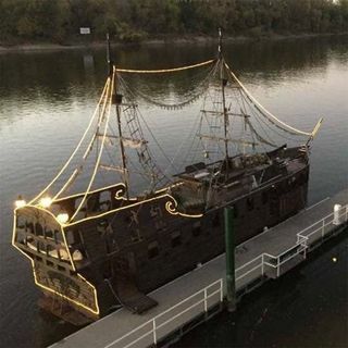 Navio pirata no rio Mississippi