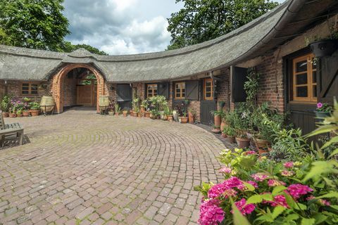 casa de campo única à venda em kingston upon thames