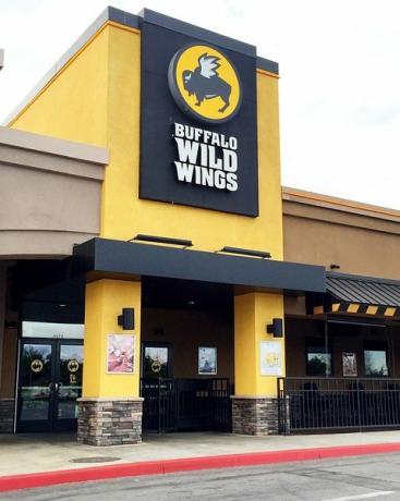 sinal de varejo restaurante buffalo wild wings em lakewood, Califórnia