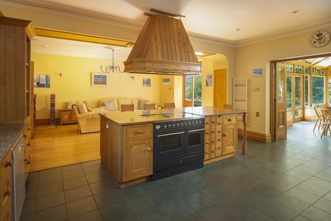 Casa de madeira - Devon - Savills - cozinha - fotografia de imagem original