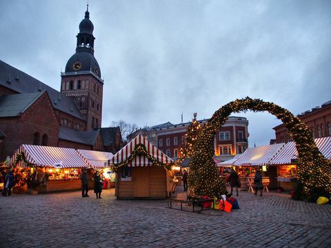 Um mercado de Natal em Riga