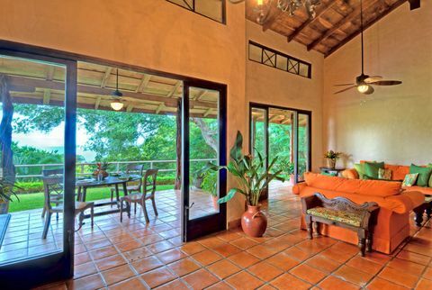 Mel Gibson - propriedade da selva da Costa Rica - sala de estar - Christie's International Real Estate