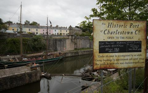 Porto histórico em Charlestown, perto de St Austell