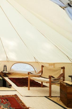 yurt de meditação no quintal