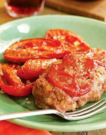 Os saborosos tomates de Ina Garten em seu bolo de carne.