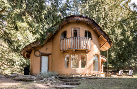 Cob Cottage, Ilha Mayne, Canadá