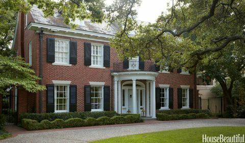 <p> A casa é uma raridade em Dallas - um georgiano de 1926 em seu estado original. <a href = " http://www.housebeautiful.com/home-remodeling/interior-designers/a4909/tom-scheerer-georgian-manor-interview" target = "_blank"> Leia mais sobre a inspiração do designer aqui. </a> </p><p> <em> Esta história apareceu originalmente na edição de dezembro de 2015 / janeiro de 2016 da </em> House Beautiful. </p> <p> <a href = " http://www.housebeautiful.com/shopping/a2547/december-january-2015-resources/" target = "_blank"> Para mais detalhes, consulte Recursos. </a> </p>