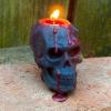 Esta vela de caveira assustadora 'sangra' enquanto derrete, por isso pode lhe dar pesadelos