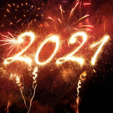 estrelinha feliz ano novo 2021 com fogos de artifício