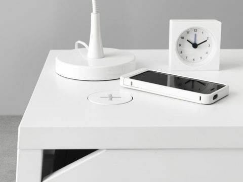 Mesa-de-cabeceira Ikea Selje com carregador sem fio