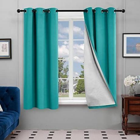 Cortinas escuras com isolamento térmico