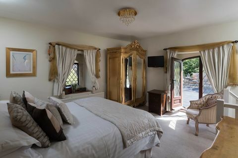 Bath Lodge Castle - Norton St Philip - Savills - segundo quarto