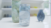 O vidro soprado de Cheryl Saban é uma bela arte para a vida cotidiana