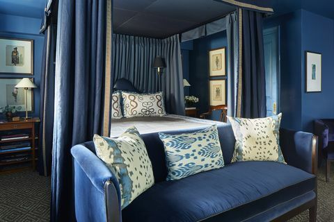 quarto azul, cortinas, sofá final