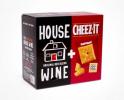 Cheez-It Dual Box vem com vinho tinto e biscoitos