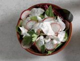 salada de rabanete com molho de iogurte