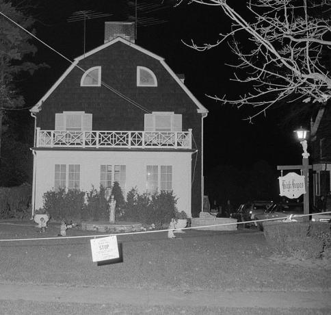 vista externa da casa defeo em amityville