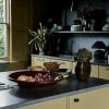 Fogão de cozinha acessível de Abigail Ahern com cozinha em espinha