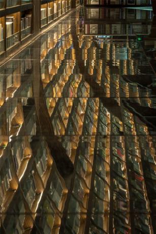 pisos reflexivos da livraria chinesa