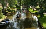 Há uma pequena cidade mágica na Holanda, onde as ruas são feitas de água