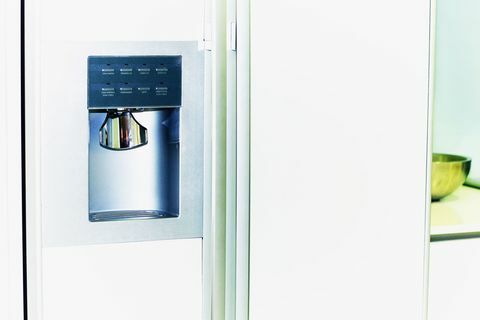 Distribuidor de água de uma geladeira