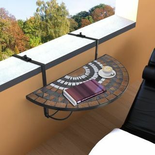 Terracota suspensa de mesa de varanda e mosaico branco