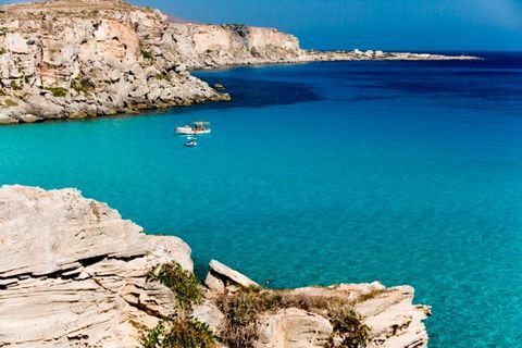 Europa. Itália. Sicília. Ilhas Egadi. Favignana. Cala Rossa