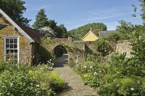 O arco Watermill-Ixworth-Savills-jardim