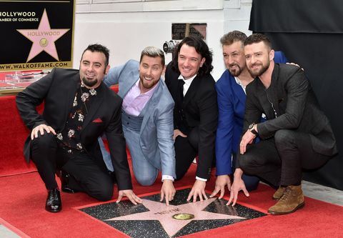 NSYNC homenageado com estrela na calçada da fama de Hollywood