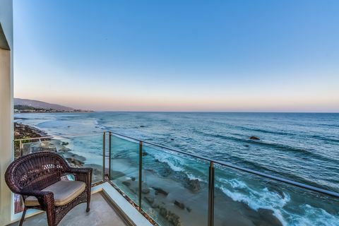 A antiga casa de praia de Barry Manilow em Malibu, Los Angeles, Califórnia está à venda