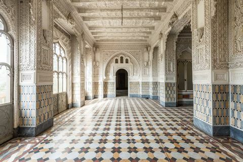 Tetos esculpidos e azulejos no Castelo Sammezzano