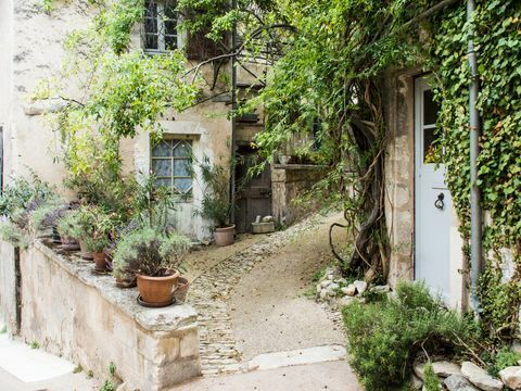 Casas na vila, Lacoste, Provence, França