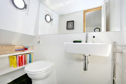 Sink area - casa flutuante à venda