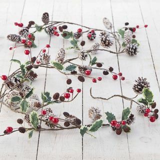 Cone e Red Berry Christmas Garland