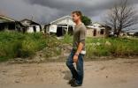 Brad Pitt ajuda após o furacão Katrina
