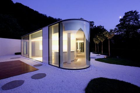 Villa de vidro na Suíça projetada pelo famoso arquiteto milanês Jacopo Mascheroni