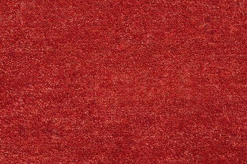 Uma foto closeup de um tapete vermelho limpo e brilhante