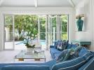 Uma casa de piscina em Palm Beach por Ellen Kavanaugh Interiors