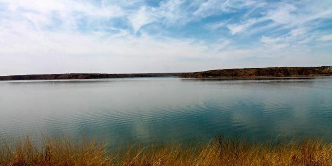 paisagem de lago com grama, lago Meredith, Texas, EUA