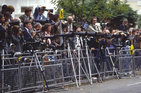 Jornalistas e fotógrafos do príncipe William primeiro dia de berçário