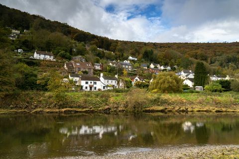 A vila ribeirinha de Llandogo, no rio Wye, no vale Wye AONB, perto de Tintern, País de Gales