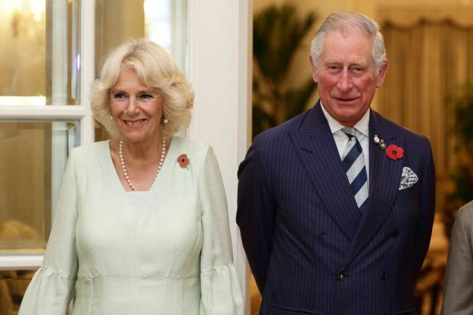 o príncipe de gales e a duquesa da cornualha visitam cingapura
