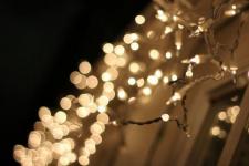Os prós e contras de usar luzes de Natal ao ar livre