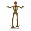 O esqueleto de 3,5 metros da Home Depot está de volta para o Halloween e trouxe sua amiga abóbora Inferno