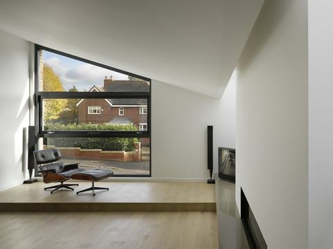 Eames Chair and Stool em um espaço mínimo, Private House, Worsley