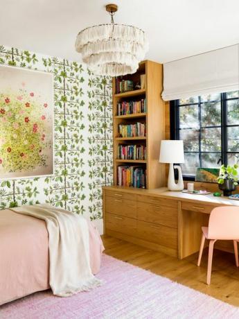 quarto com detalhes em rosa