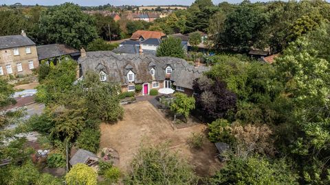 encantadora casa de palha à venda em bedfordshire