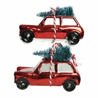 Carro com decoração de árvore de natal 