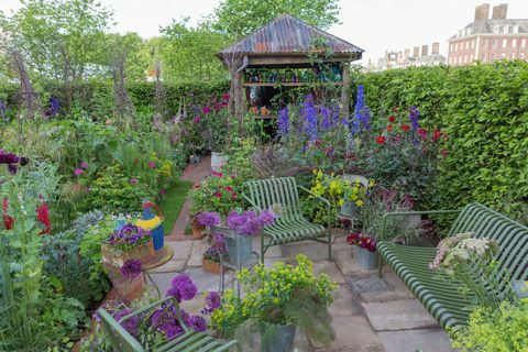 O jardim de corte de cor Anneka Rice. Desenhado por: Sarah Raven. RHS Chelsea Flower Show 2017. BBC Feel Good Garden