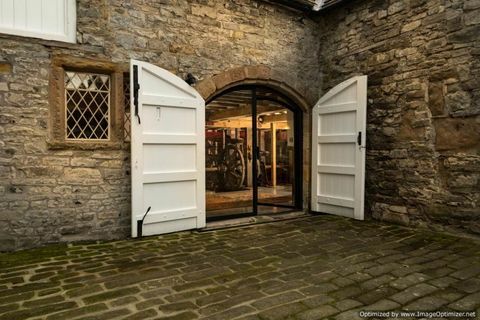 IQ Glass - Ashford Mill - Derbyshire - portas